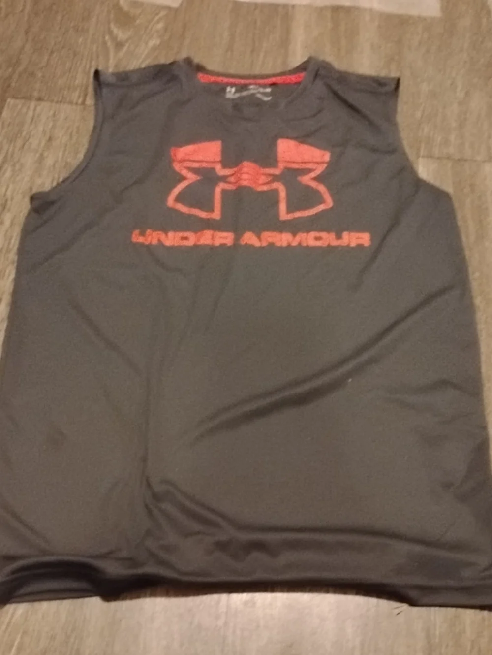 Under Armour Grey Sleeveless Shirt In Size Youth Large